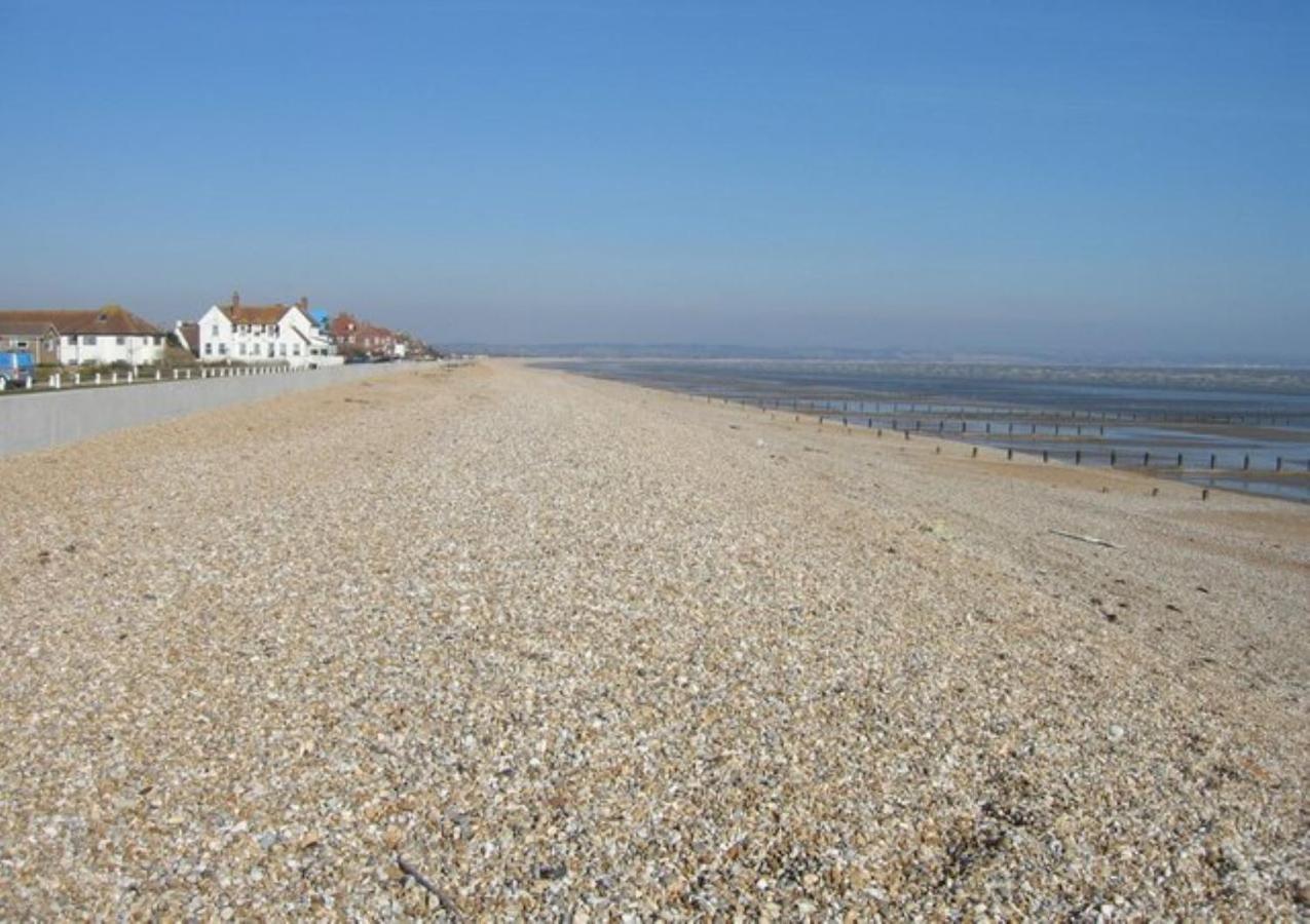 Beautiful Spacious Holiday Home - Romney Sands New Romney Bagian luar foto