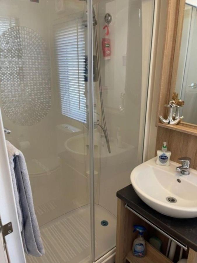 Beautiful Spacious Holiday Home - Romney Sands New Romney Bagian luar foto