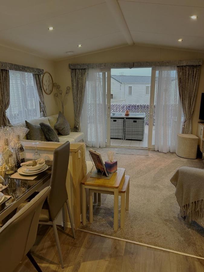 Beautiful Spacious Holiday Home - Romney Sands New Romney Bagian luar foto